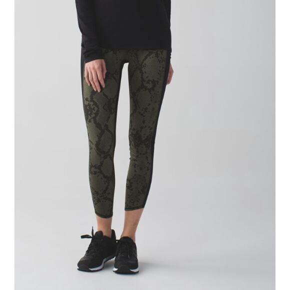 Lululemon Beyond Boundaries Ziggy Green Snake Butter Black Legging 6 - Picture 3 of 11